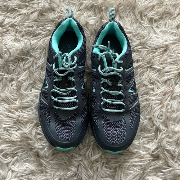 Magellan Hiking Shoes EUC - Picture 2 of 9